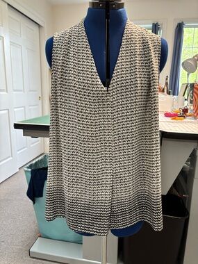 Rose & Olive silky sleeveless shell, XL, chevron pattern with ombre hem